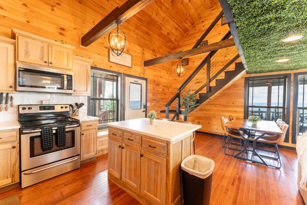 Sunset Ridge cabin 21 miles from Chatt TN Indoor pool & hot tub - Image 7