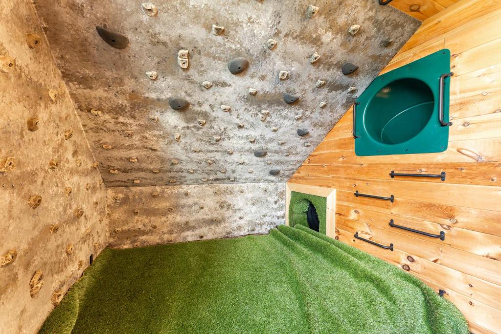 Hot Tub (Jacuzzi) - Photo 2