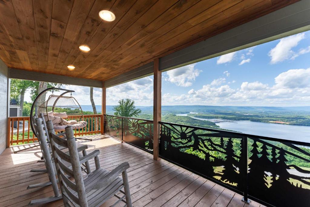 Sunset Ridge cabin 21 miles from Chatt TN Indoor pool & hot tub - Image 6