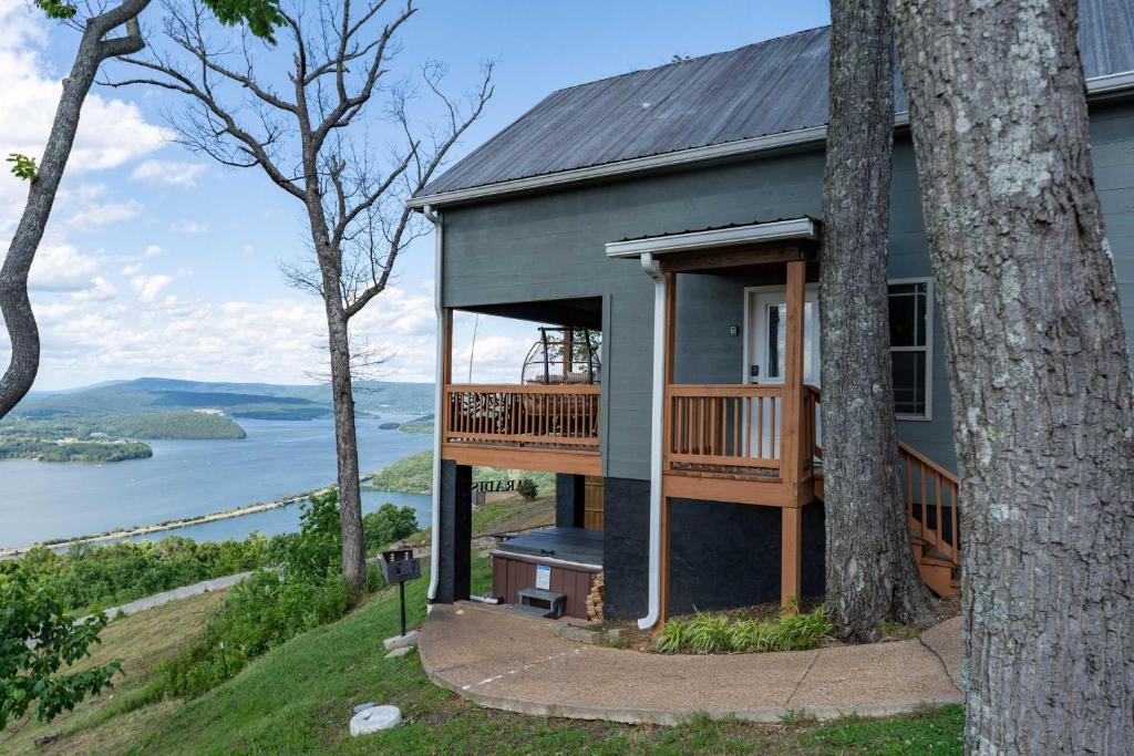 Hot Tub (Jacuzzi) - Photo 6