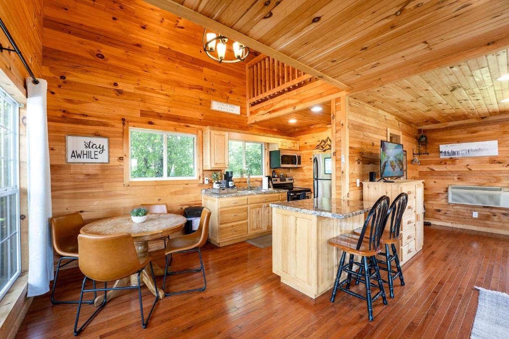 Cloud 9 Cabin with an indoor pool hot tub & fire pit - Image 8