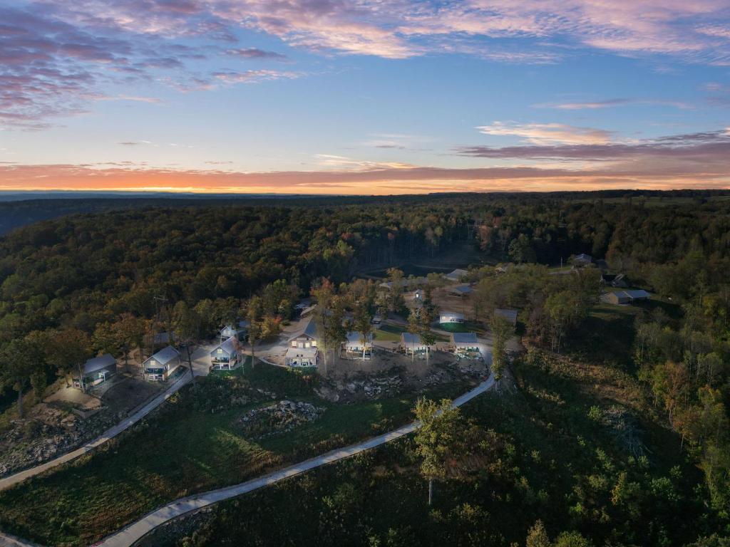 Cloud 9 Cabin with an indoor pool hot tub & fire pit - Image 5