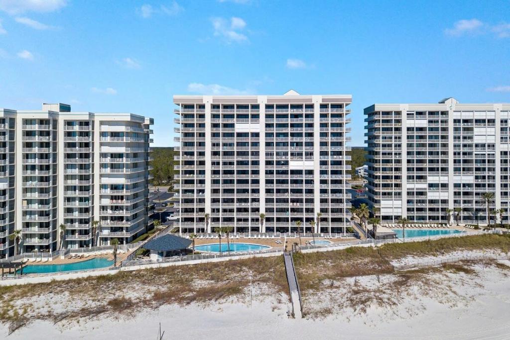 Windward Pointe 804- Sleeps 10 beachfront Resort amenities
