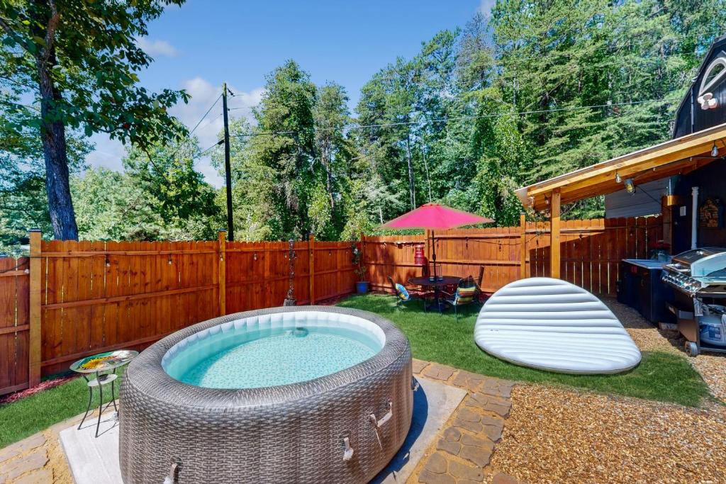 Hot Tub (Jacuzzi) - Photo 3