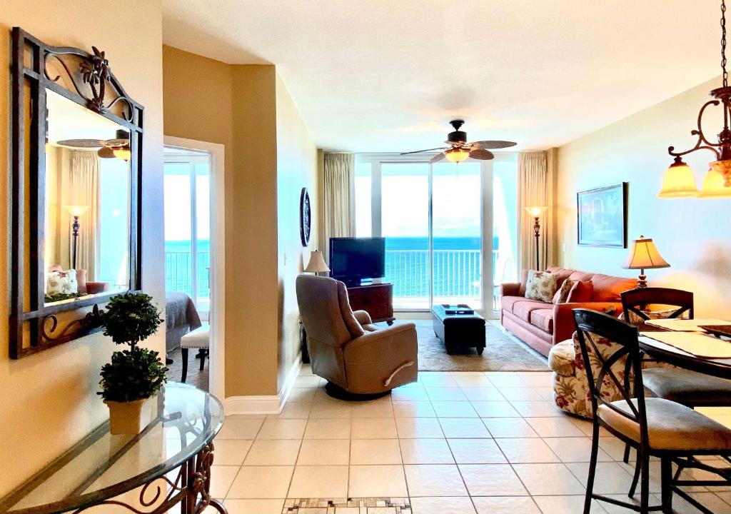 Lighthouse 1405 by ALBVR - Floor to ceiling sliding glass doors - 2BR plus kid's bunk room - Image 5