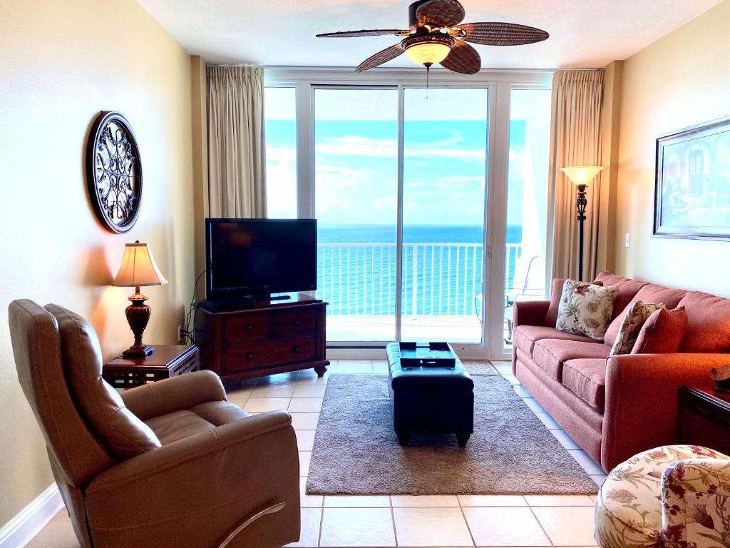 Lighthouse 1405 by ALBVR - Floor to ceiling sliding glass doors - 2BR plus kid's bunk room - Image 6