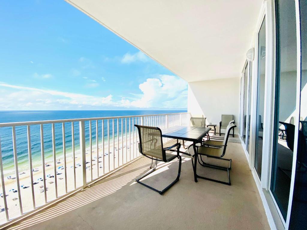 Lighthouse 1405 by ALBVR - Floor to ceiling sliding glass doors - 2BR plus kid's bunk room - Image 7