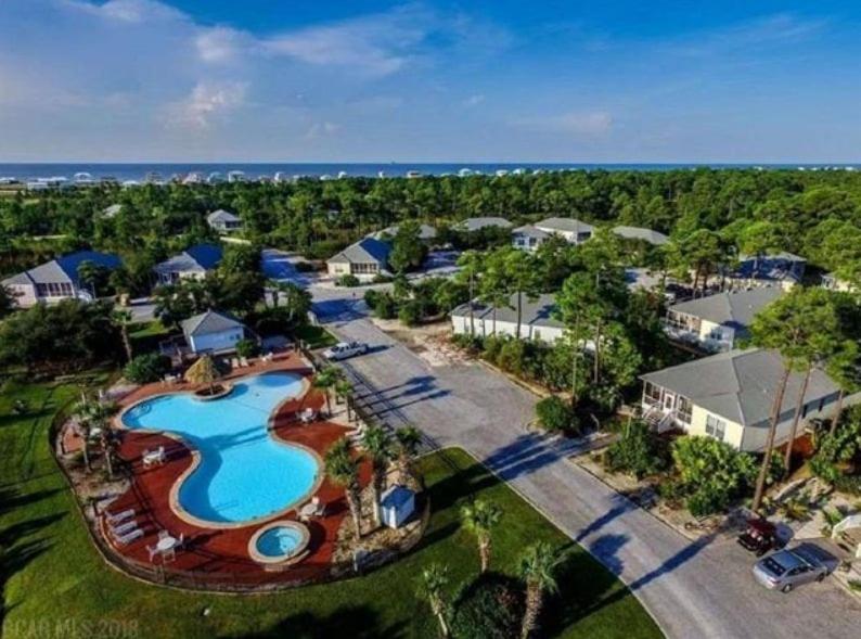 Hot Tub (Jacuzzi) - Photo 2