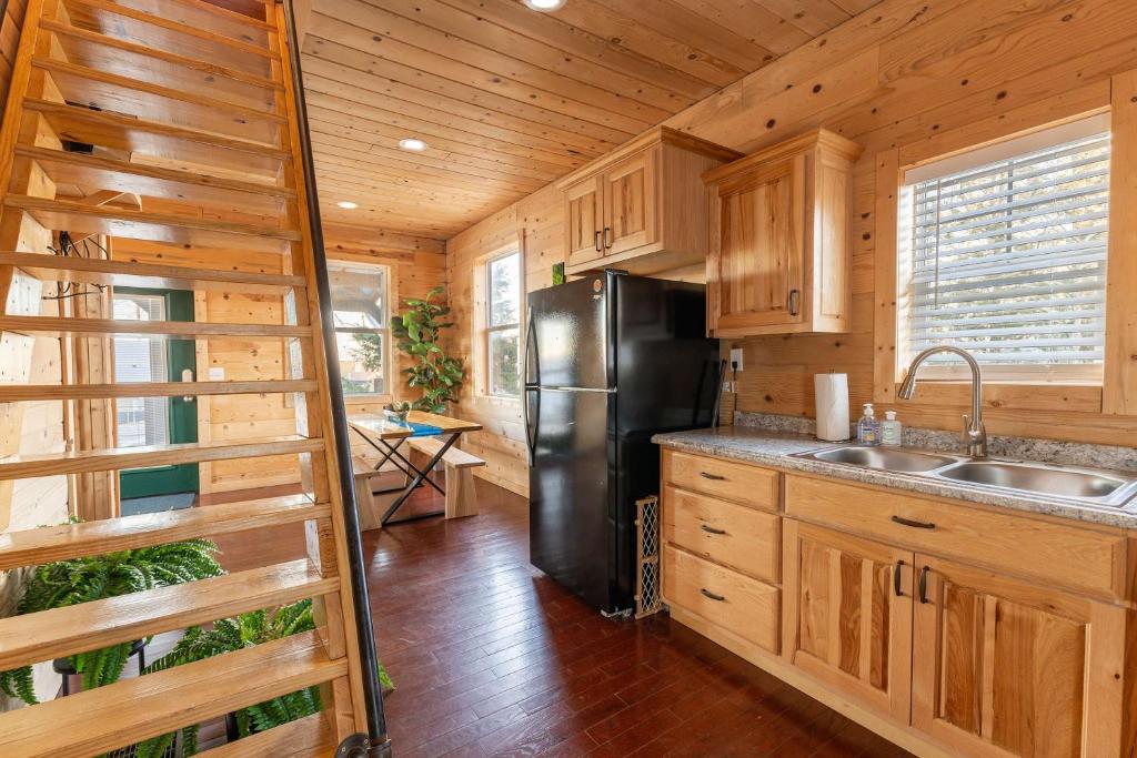 Cabin in the Sky with an outdoor kitchen - Image 7