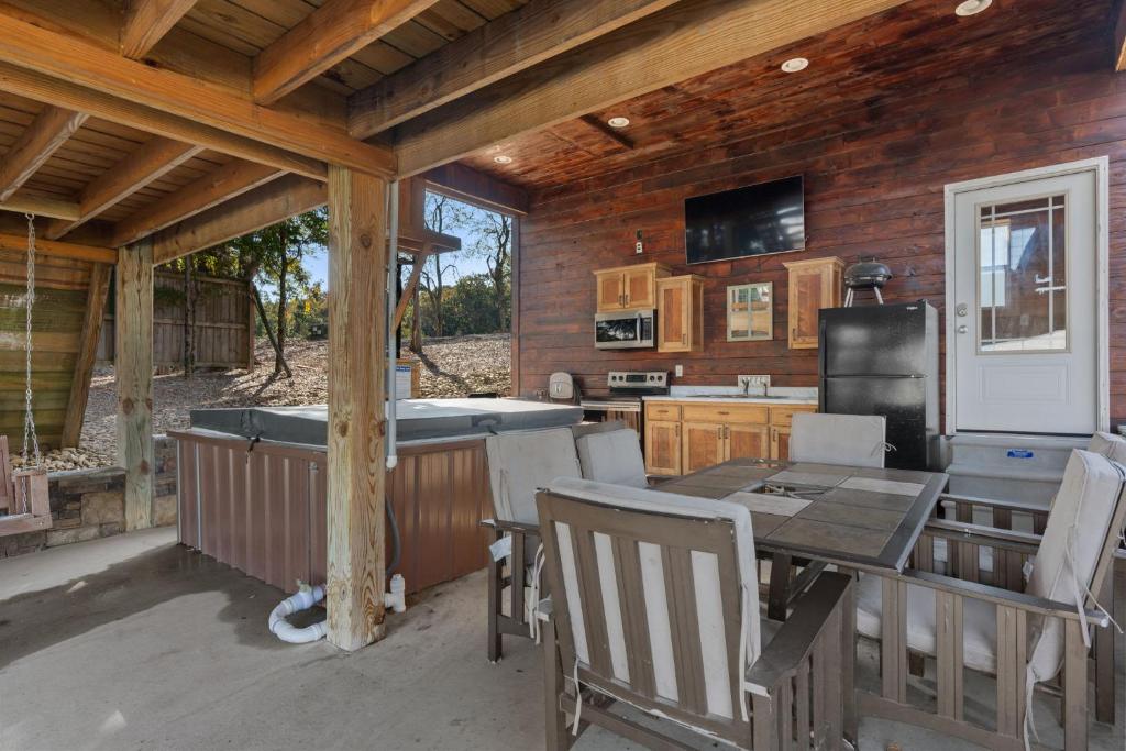 Hot Tub (Jacuzzi) - Photo 4