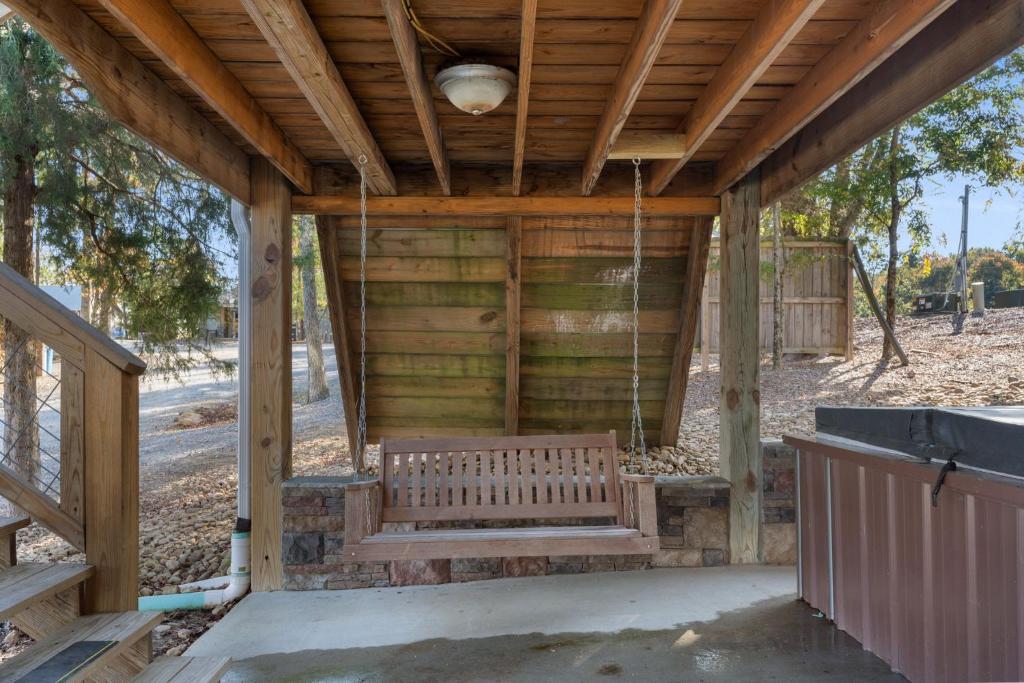 Hot Tub (Jacuzzi) - Photo 3