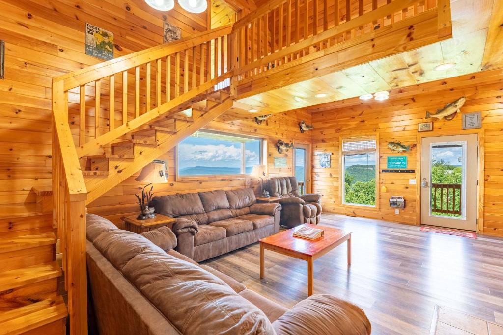 Fish Tales Cabin with a private hot tub - Image 5