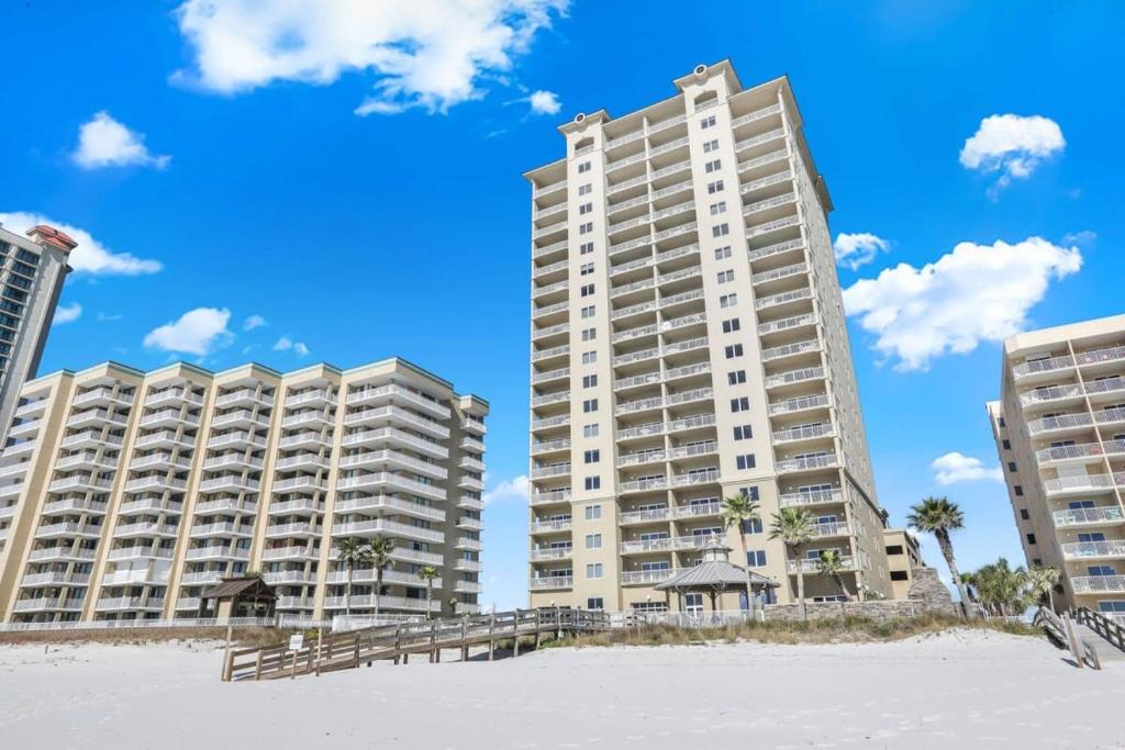 Escapes to the Shores Amenities galore Sleeps 10 - Image 5