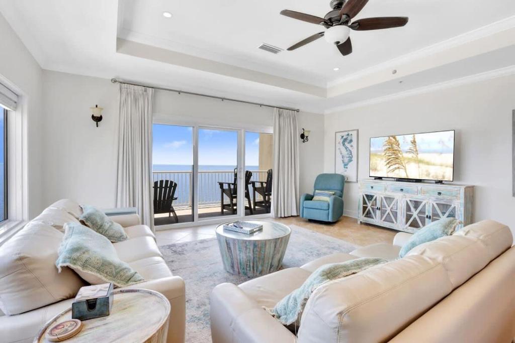 Escapes to the Shores Amenities galore Sleeps 10 - Image 6