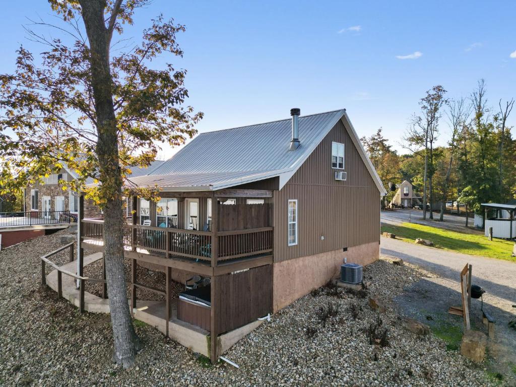 Hot Tub (Jacuzzi) - Photo 2