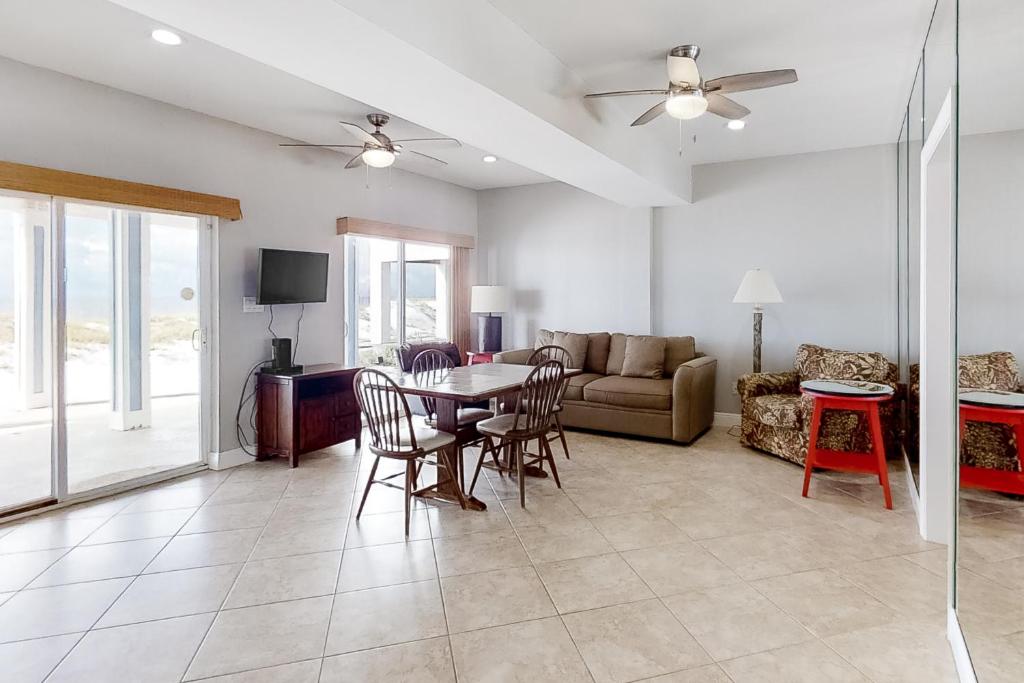 Drottningholm by Meyer Vacation Rentals - Image 4