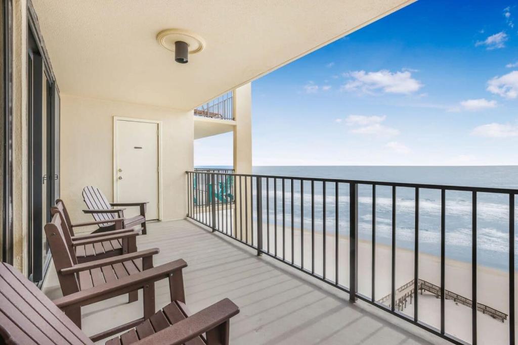 Phoenix II 2101-Amenities Galore Beachfront - Image 8