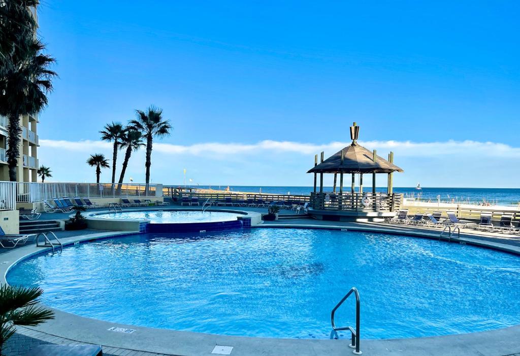 Summer House 606B by ALBVR - Gorgeous Corner Condo with Wrap Around Balcony!