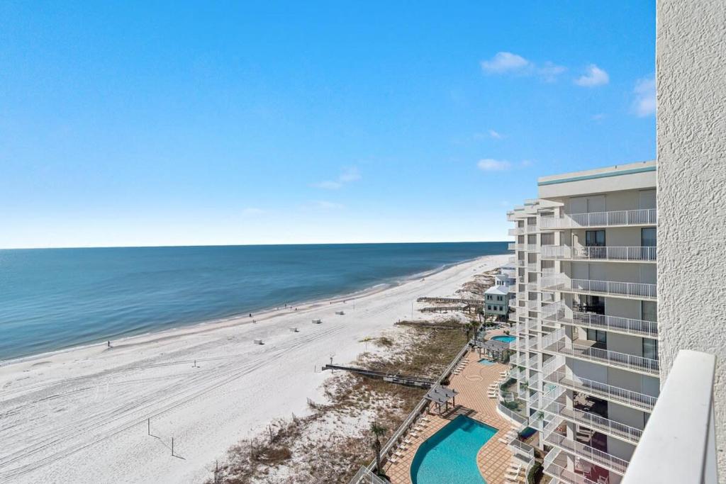 Windward Pointe 1104 Free chair and umbrella rental 3 BEDROOMS beachfront - Image 4