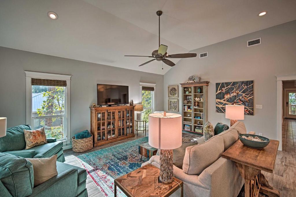 Quiet Fishermans House with Hot Tub and Tropical Bar! - Image 5