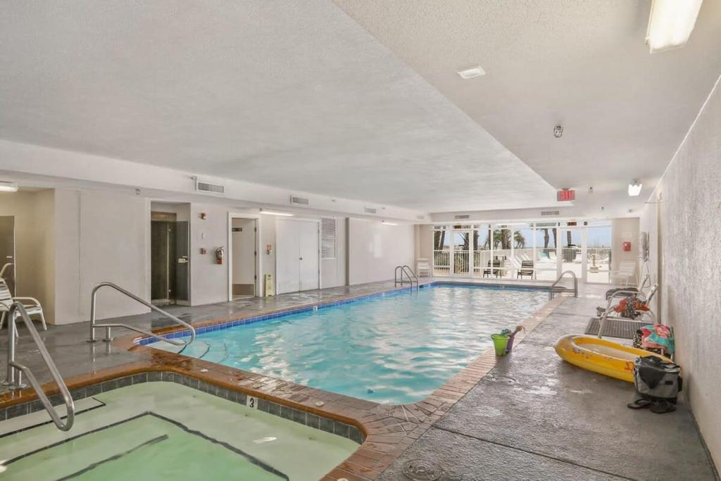 Regency Isle: Beachfront Bliss & Amazing Views 2 bedrooms