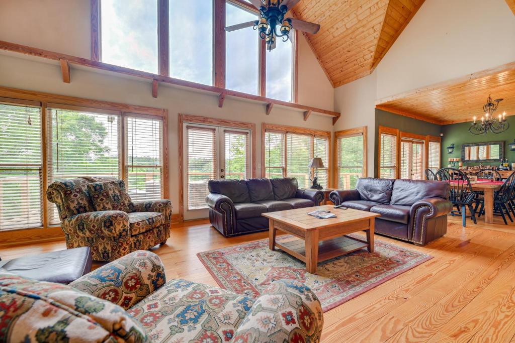 Secluded Cove and Fire Pit Lake Wedowee Getaway - Image 4