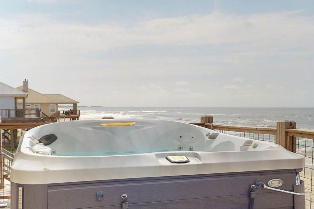 Hot Tub (Jacuzzi) - Photo 3