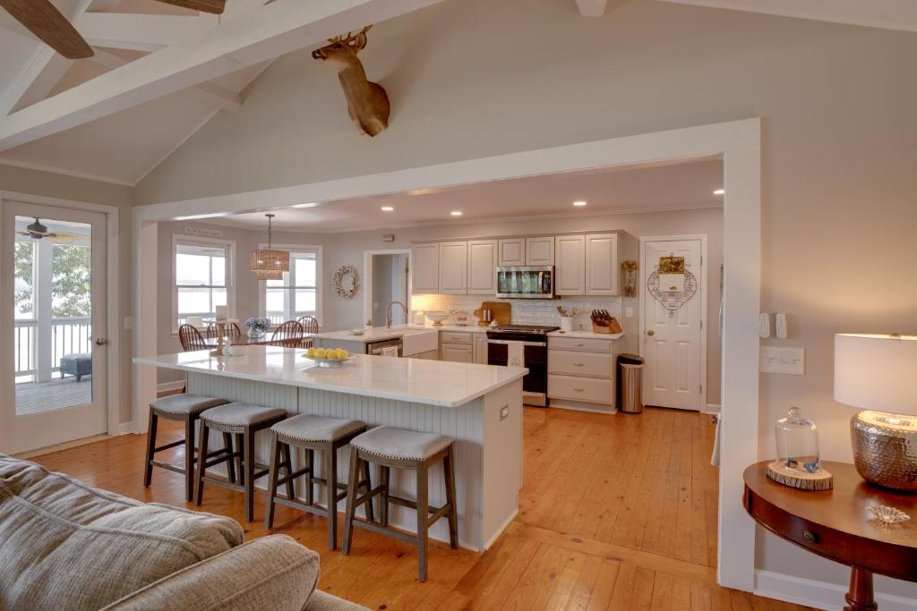 Guntersville Lake Access Scottsboro Home - Image 4