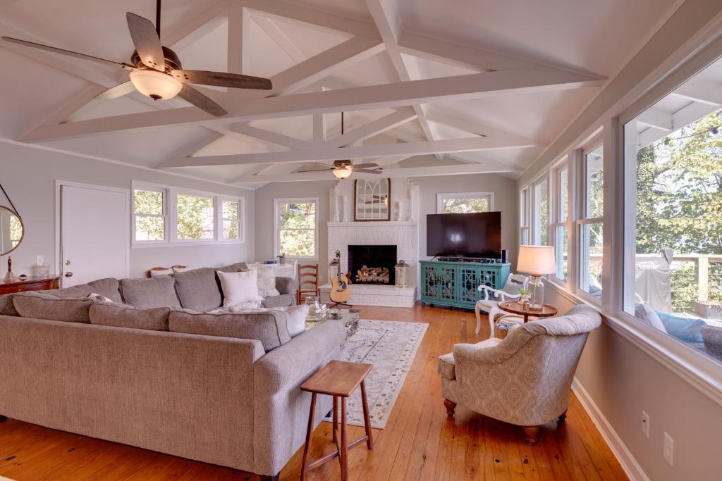 Guntersville Lake Access Scottsboro Home - Image 5