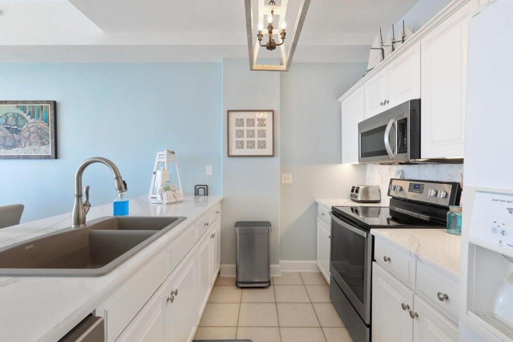 Regency Isle 1104 Penthouse with 3 bedrooms - Image 7