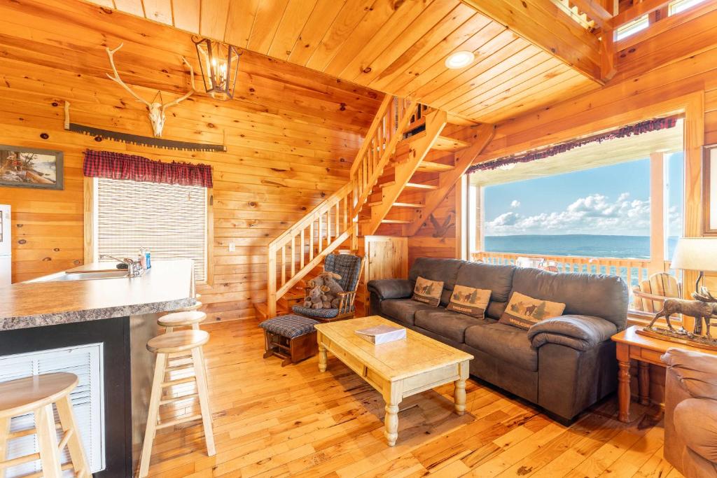 Moose Tracks with beautiful views and a hot tub - Image 7