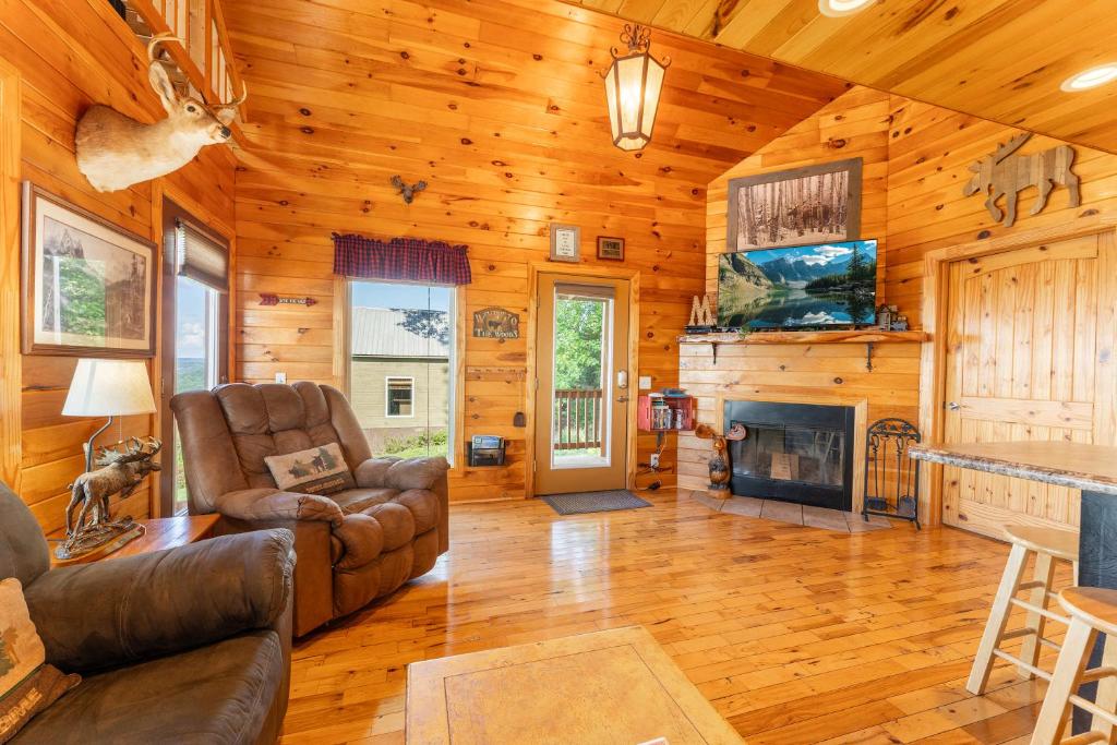 Moose Tracks with beautiful views and a hot tub - Image 8