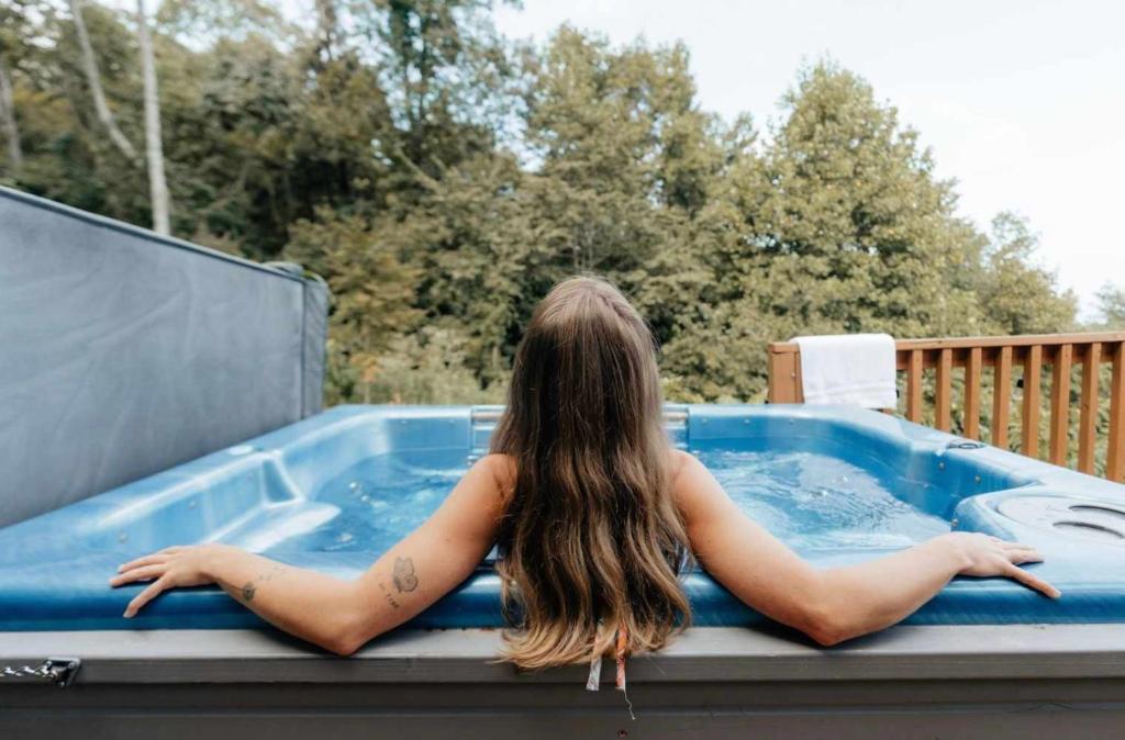 Hot Tub (Jacuzzi) - Photo 2