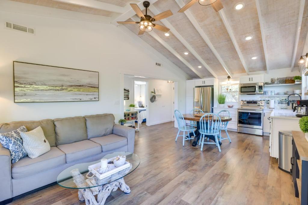 Private Hot Tub Stunning Logan Martin Lake Home - Image 4