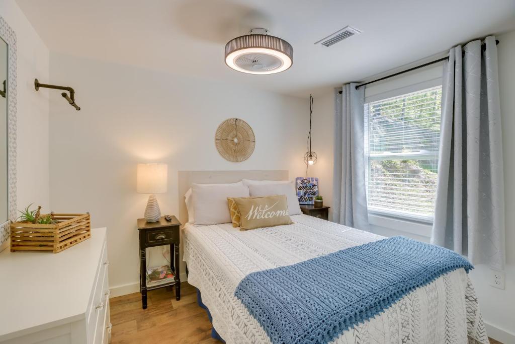 Private Hot Tub Stunning Logan Martin Lake Home - Image 7