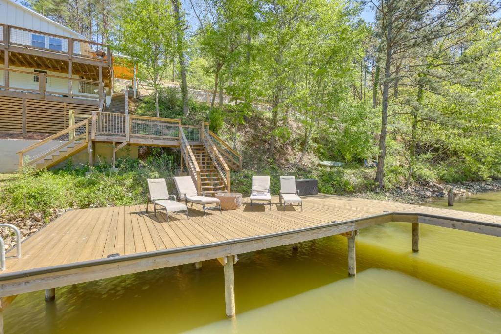 Private Hot Tub Stunning Logan Martin Lake Home - Image 6