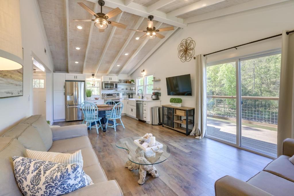 Private Hot Tub Stunning Logan Martin Lake Home - Image 5