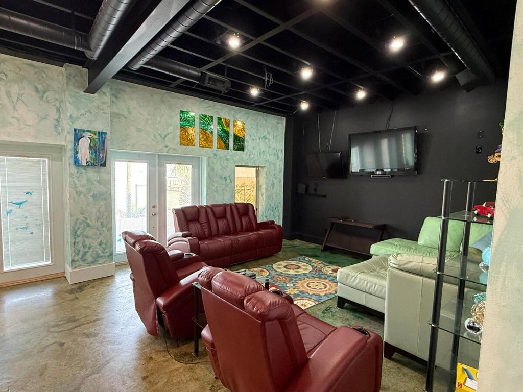 Down on the BAY - Image 5