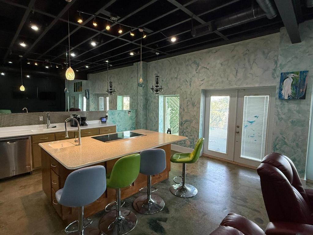 Down on the BAY - Image 4