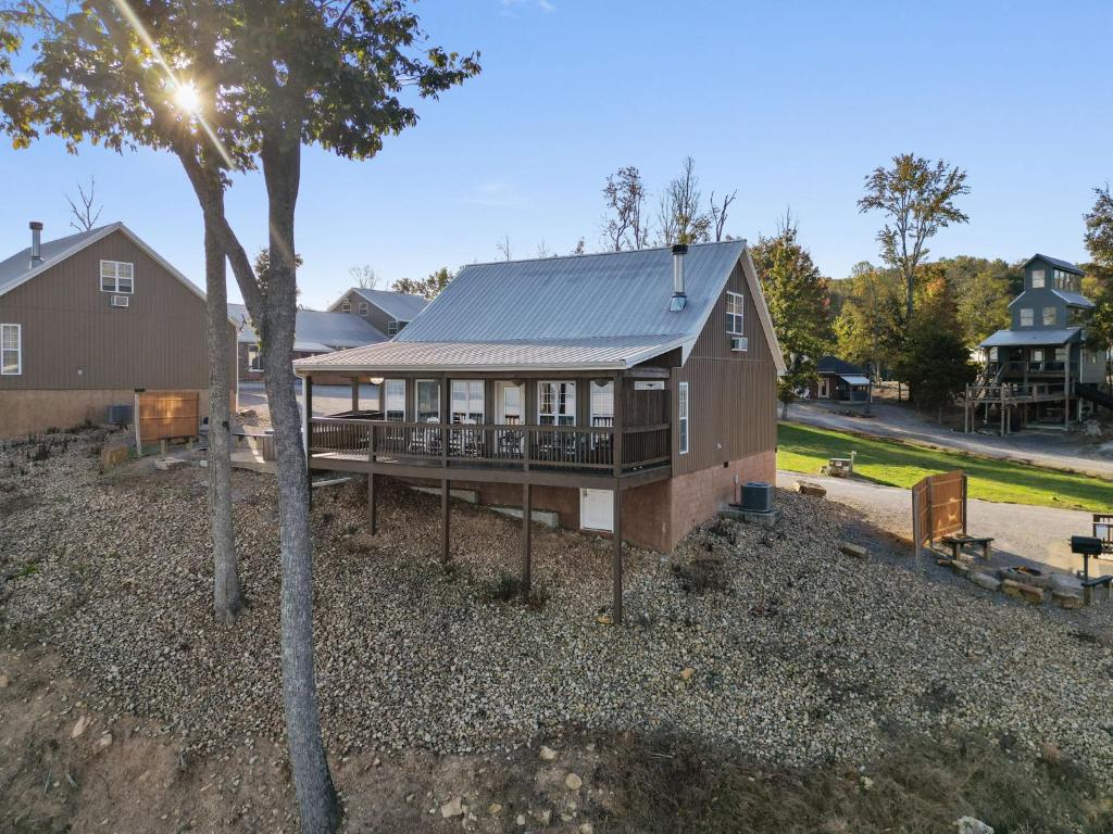 Wood Haven Cabin with a hot tub fire pit & indoor pool - Image 5