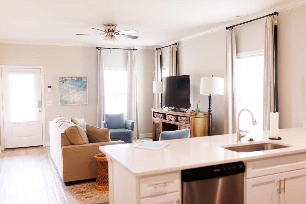 The Cottages 2BR 2BA Dothan Pool Dog Park Pickle Ball Gym