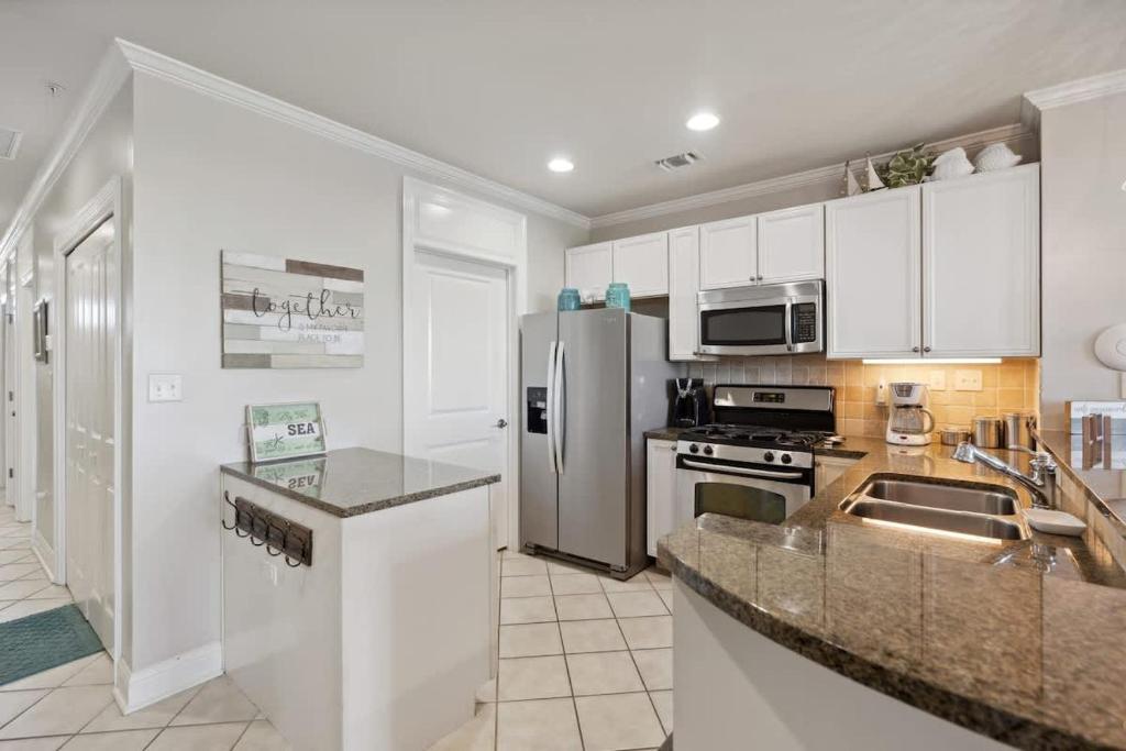 Wharf 811 Waterfront Views Lazy River sleeps 6 - Image 7