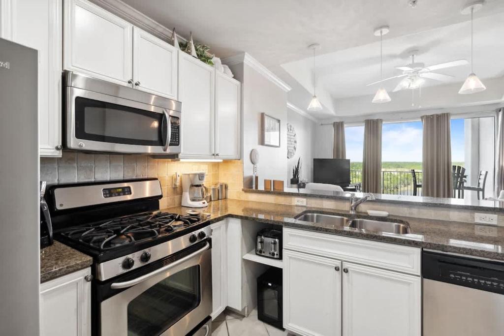 Wharf 811 Waterfront Views Lazy River sleeps 6 - Image 6