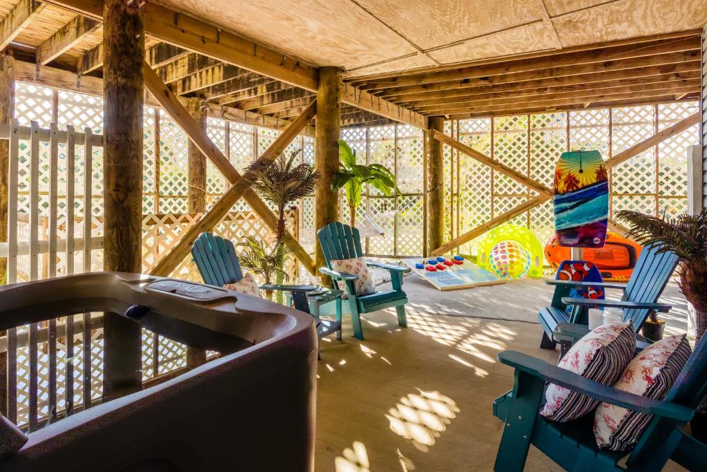 Hot Tub (Jacuzzi) - Photo 2