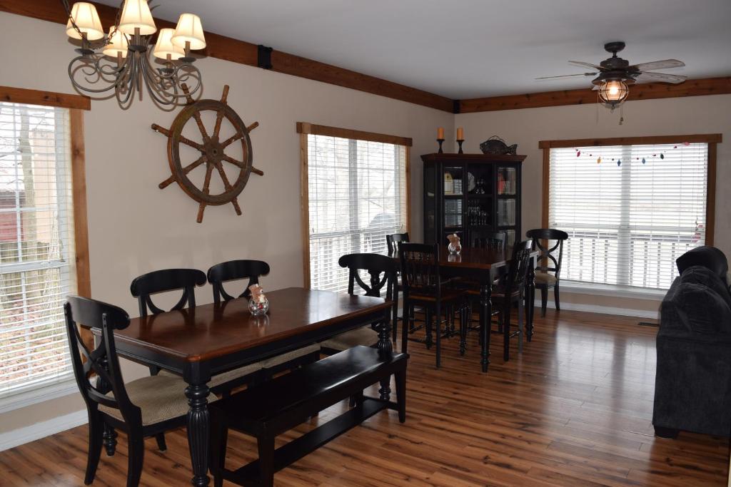 Makin MEMORIES: with Dock/Hot Tub/Cable Internet - Image 4