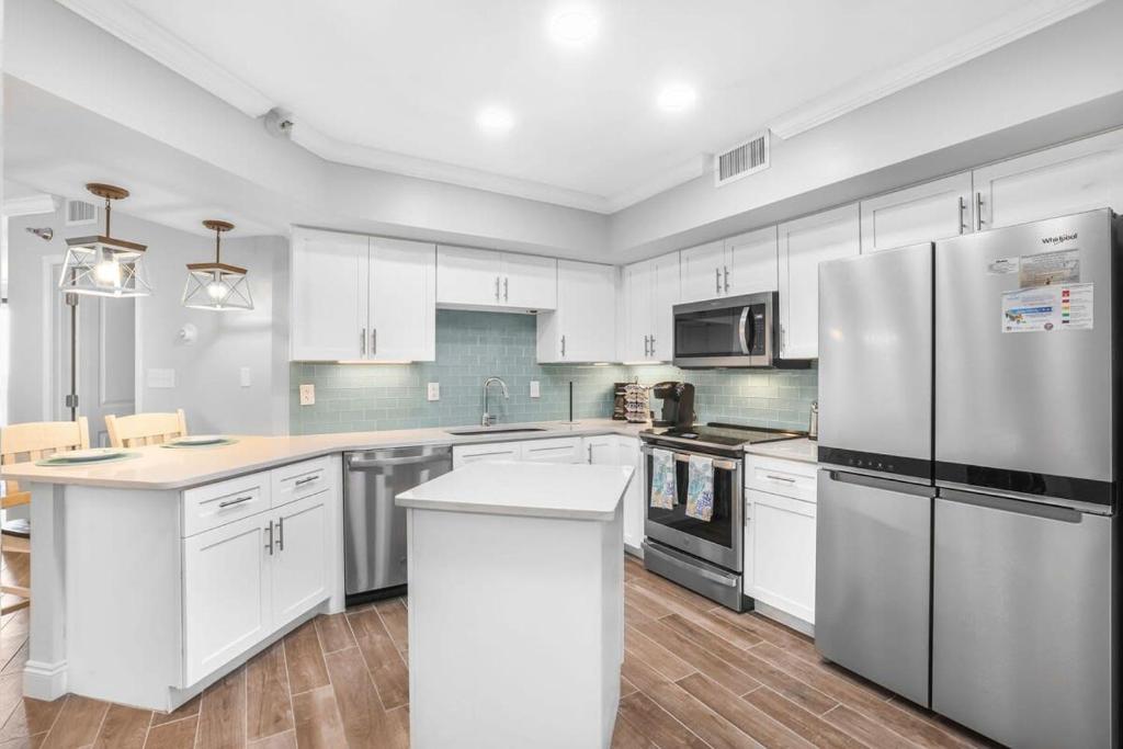 Windward Pointe 303 ideally located on 3rd floor - Image 5