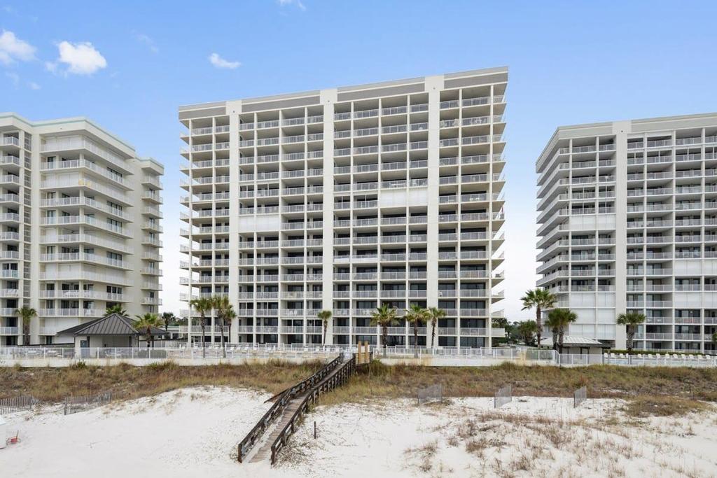 Windward Pointe 303 ideally located on 3rd floor - Image 7