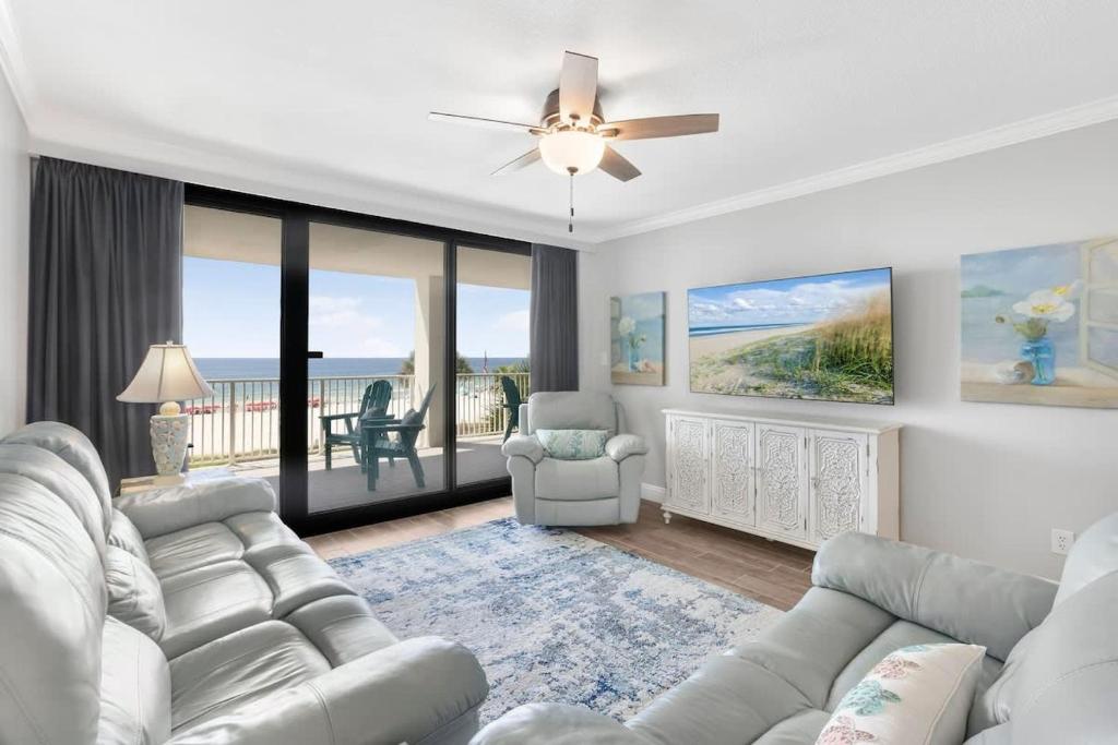 Windward Pointe 303 ideally located on 3rd floor