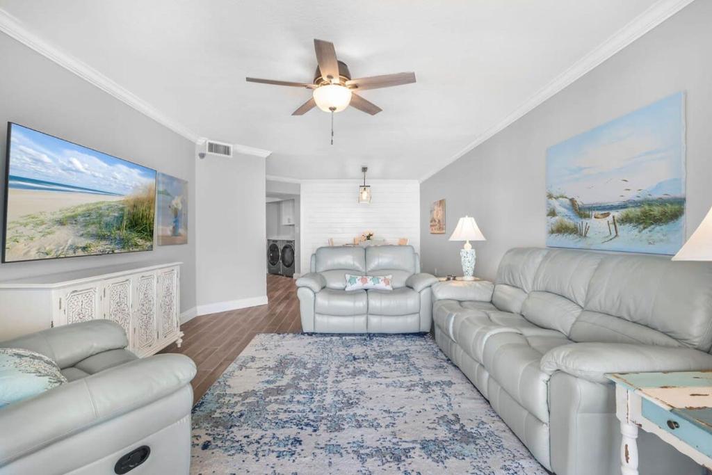 Windward Pointe 303 ideally located on 3rd floor - Image 6