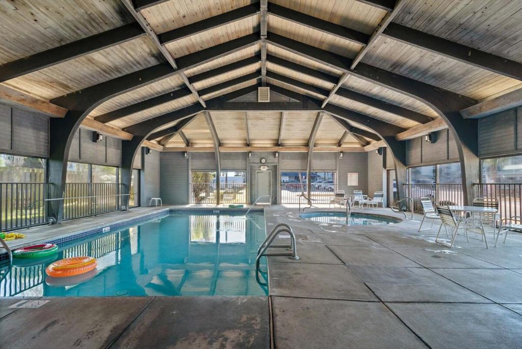 Windward Pointe 303 ideally located on 3rd floor